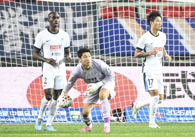 2连败丢9球 中超主场最疯狂球队噩梦开局 47岁主帅哽咽：责任在我